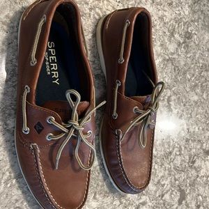 Sprerry boat shoes